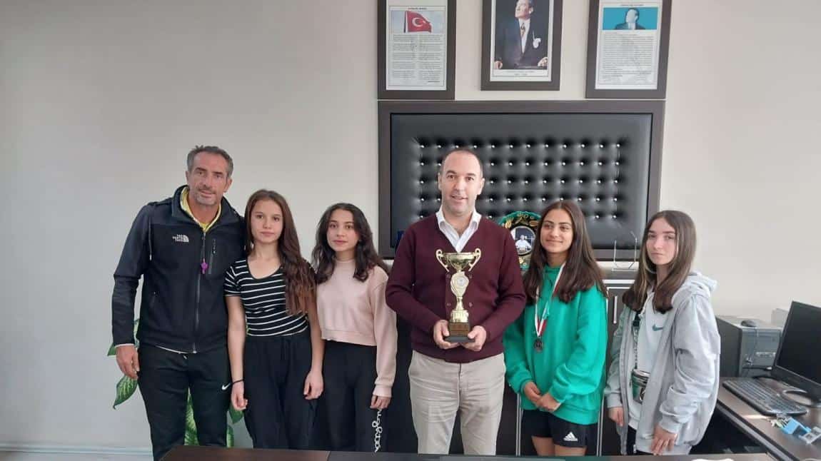 Öğrencimizin 29 Ekim Cumhuriyet Koşusunda Kupa Başarısı